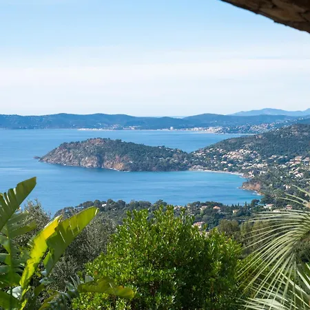 Spacious With Breathtaking Seaview