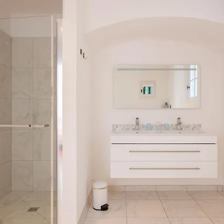 Vila Spacious With Breathtaking Seaview