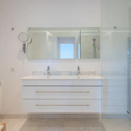Spacious With Breathtaking Seaview *